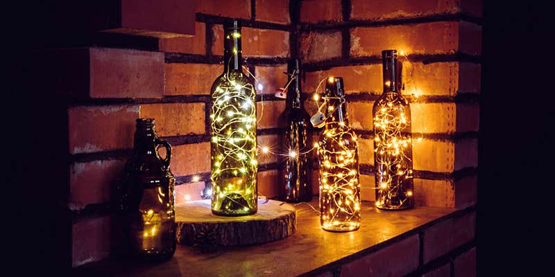 Beleuchtete Weinflaschen