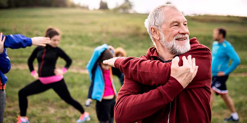 Sport im hohen Alter gemeinsam mit Familie und Freunden tut der Gesundheit gut