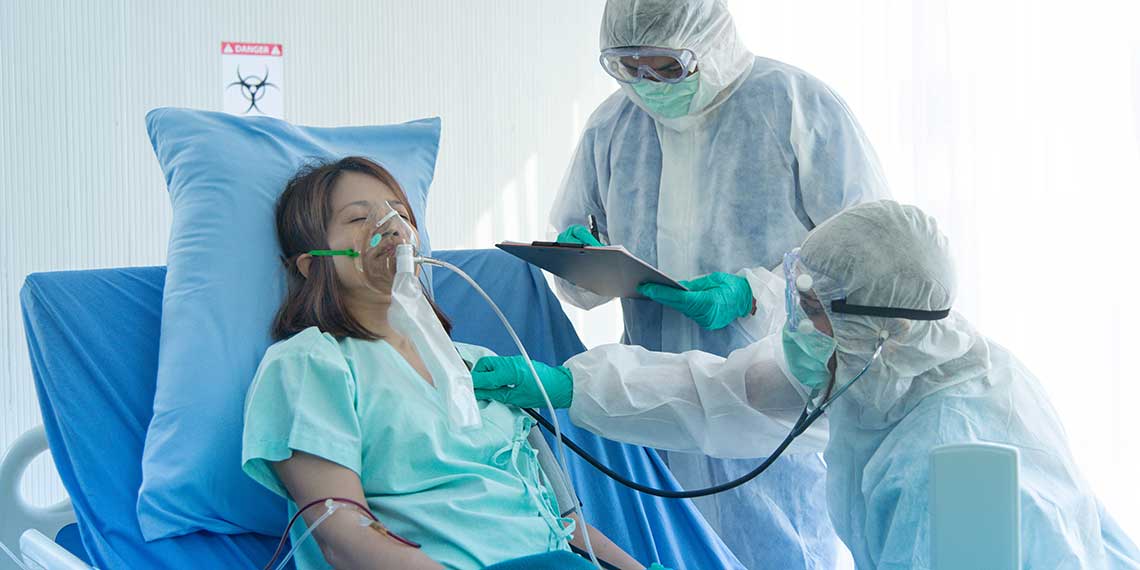 Pflegepersonal im Krankenhaus ist überbelastet durch starke Corona-Pandemie