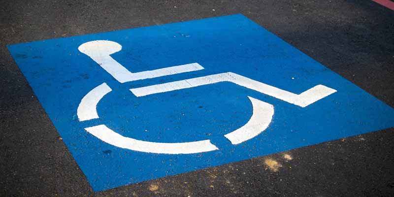 Parkplatz für Rollstuhlfahrer