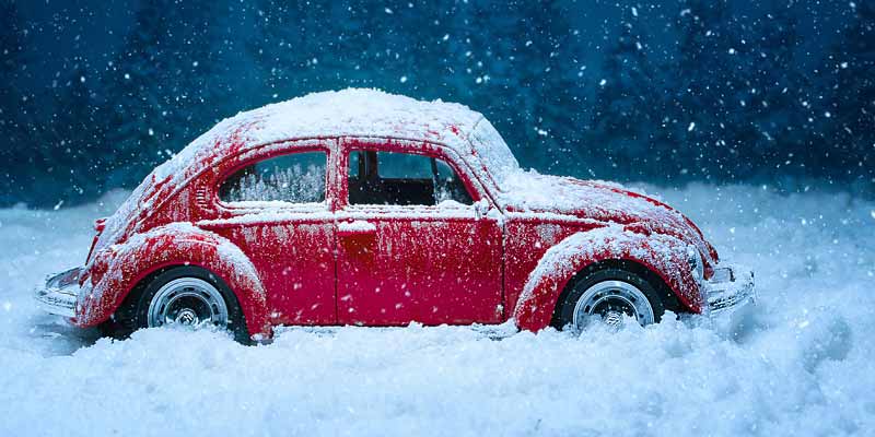 Auto im Schnee
